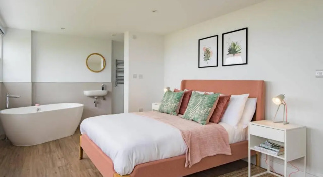 Stunning large sea view apartment - The Lookout