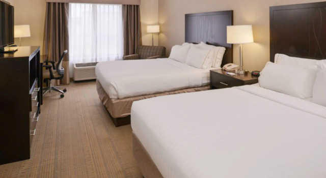 Четырёхместный номер Standard Holiday Inn Express and Suites Sikeston by IHG