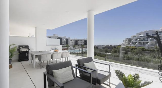 Stylish Apartment With Large Terrace in Higueron