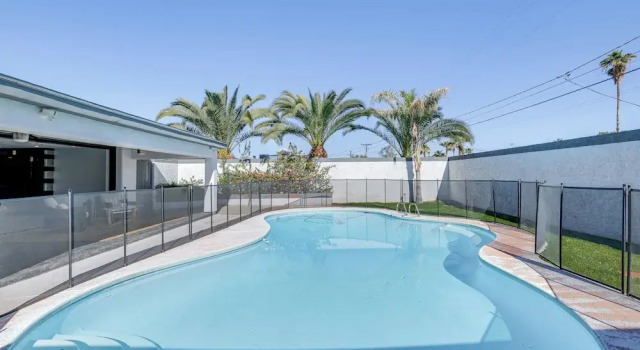 2 Mi to Golf: Poolside Paradise in Scottsdale!, Забронировать Дом для отпуска Отели Скотсдейл с парковкой, Парковка