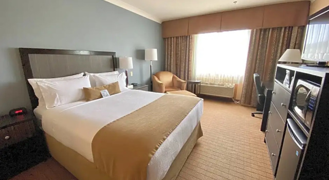 Четырёхместный люкс Inn on Prince Hotel & Conference Centre, an Ascend Collection Hotel