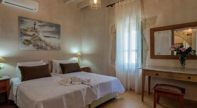 Вилла с балконом Traditional Stone Built Villa With Private Pool Near Tavern & the Beach