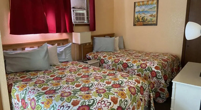 Holiday Court 07 - Osprey, Забронировать Отель Отели в центре Форт-Майерс-Бич, в центре, Парковка