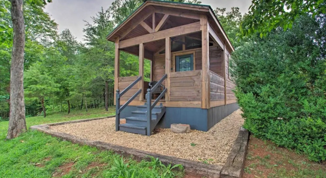 Hike, Sip & Unwind! Mill Spring Cabin Near Winery, 予約 ホテル ミル スプリング ノースカロライナ州