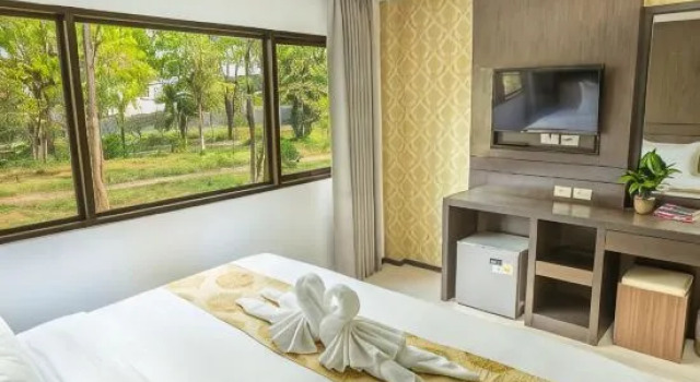 Jomtien Sands Residence - Beachfront, Relax & Amazing Seafood Dining