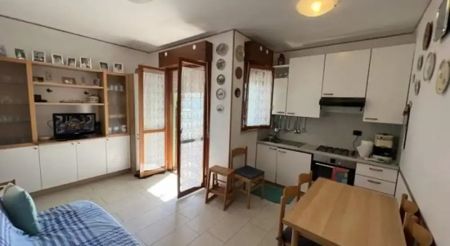 Апартаменты с 2 комнатами с балконом Spacious Apartment With Pool Access