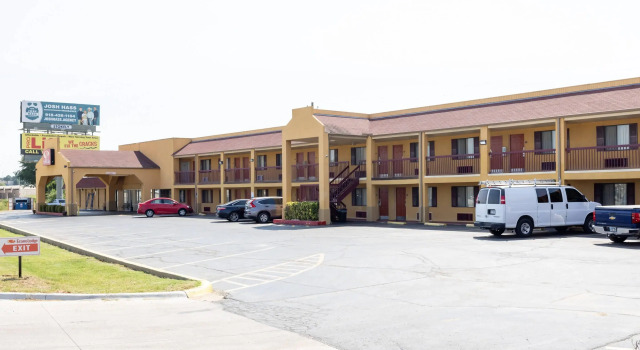Econo Lodge McAlester, Book Hotel Hoteller i McAlester med parkering, Parkering