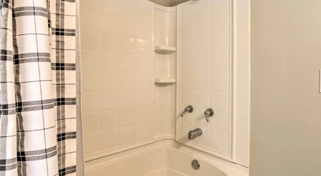 Коттедж Morgantown Home w/ Patio: Near WVU Football!