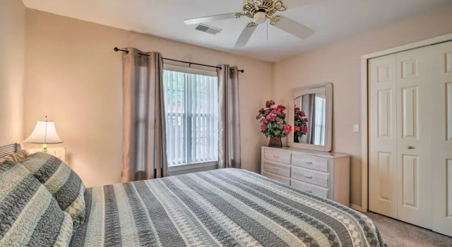 Branson Condo w/ Sunroom Near Downtown!, Забронировать Отель Отели Table Rock Lake с парковкой, Парковка
