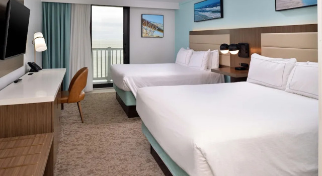 Четырёхместный номер Standard с балконом и с видом на залив DoubleTree by Hilton Corpus Christi Beachfront