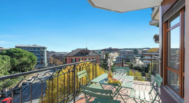 Семейные апартаменты с балконом Specchio Di Cielo Arona Center