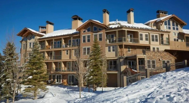 Ski in, Ski out, 2 Bedroom Luxury Residence in Snowmass Village