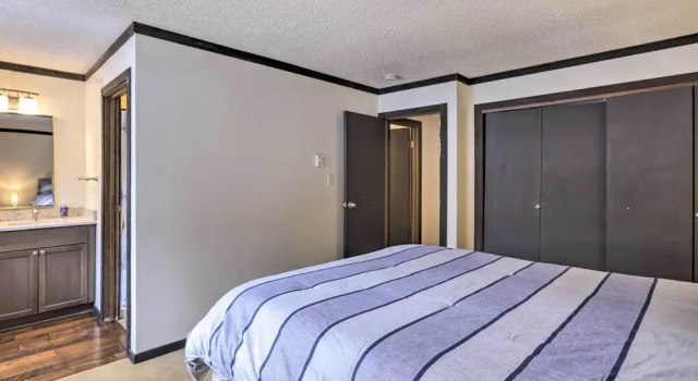 Beachfront Tahoe Vista Condo w/ Fireplace!, Забронировать Отель Отели Тахо-Виста 3 звезды, 3*