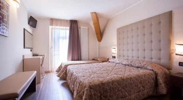 Трёхместный номер Comfort с балконом Hotel Vittoria