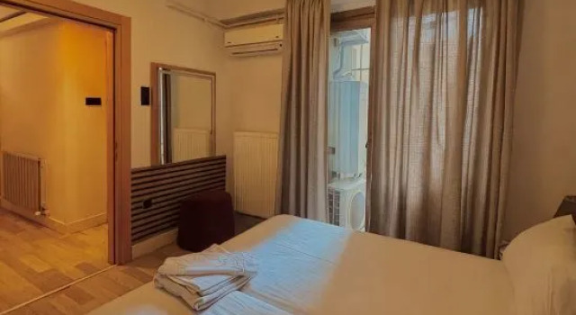Люкс Deluxe Taksim Square—1BR Deluxe Suite 02