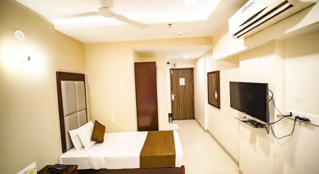 The Sky Court Hotel, Забронировать Отель Отели штата Махараштры 3 звезды, 3*