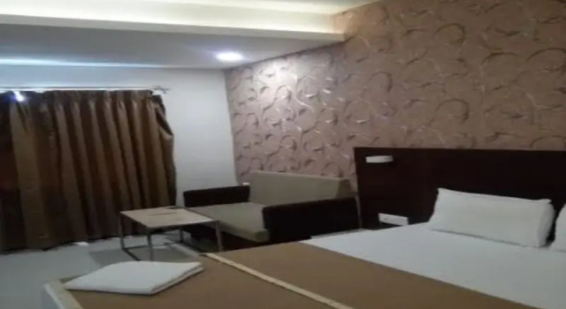Hotel Kgc Celebrations, Забронировать Отель Отели штата Махараштры 3 звезды, 3*