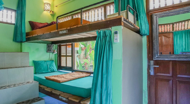 Кровать в общем номере Padi-Padi Hostel & Bar
