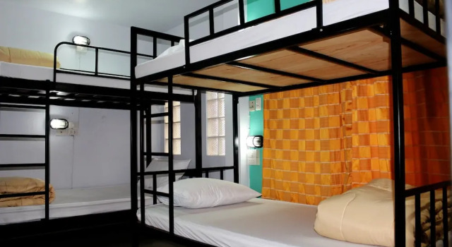 Кровать в общем номере Home Base Hostel - Adults Only