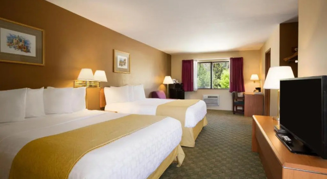Четырёхместный номер Deluxe Howard Johnson by Wyndham Leavenworth