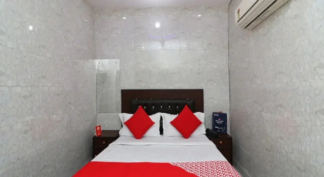 Zaki Hs Near Taj Mahal By OYO Rooms