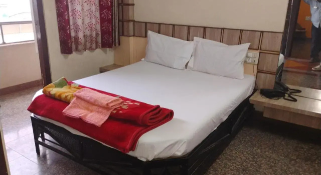 Sai Seva Hotel, Забронировать Отель Ширди штат Махараштра, рядом с Железнодорожный вокзал Сайнагар