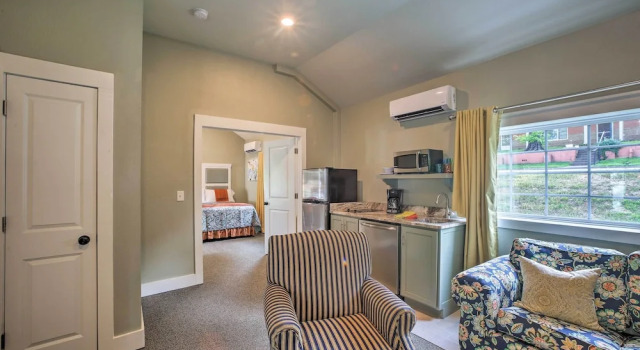 Fire Pit Access: Cozy Dtwn Branson Cottage!, Забронировать Отель Отели Table Rock Lake 3 звезды, 3*
