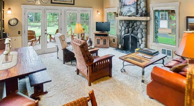 Metolius Cabin 9, Book Hotel Hoteller i Camp Sherman med parkering, Parkering