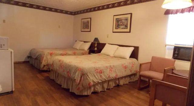 Четырёхместный номер Standard Clarketon Motel - Maggie Valley