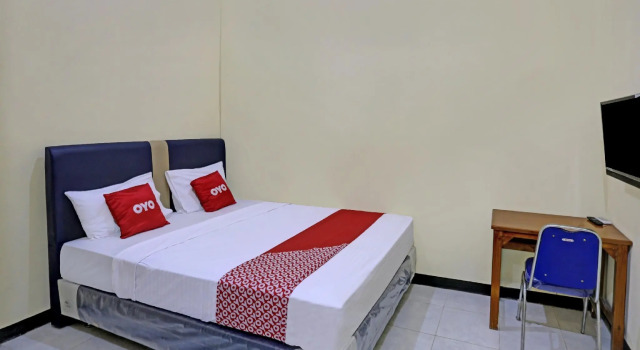 Номер Standard RedDoorz near Kelapa Gading