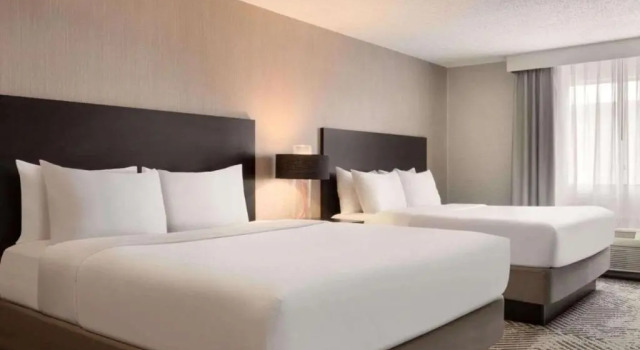 Четырёхместный номер Standard с видом на бассейн Wingate by Wyndham South Bend - Notre Dame