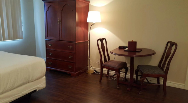 Duvernay Studios and Suites, Забронировать Отель Hull Гатино