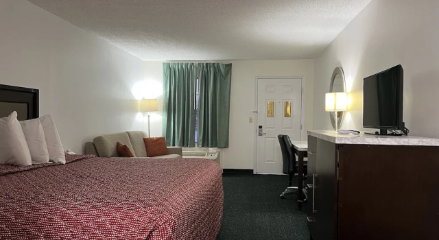 Номер Economy Garden Inn & Suites