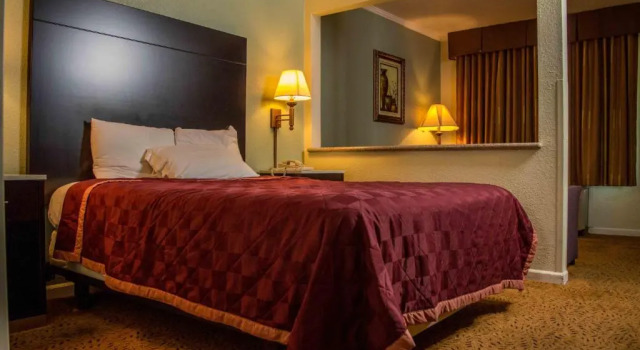 Двухместный люкс Executive Inn & Suites Sacramento