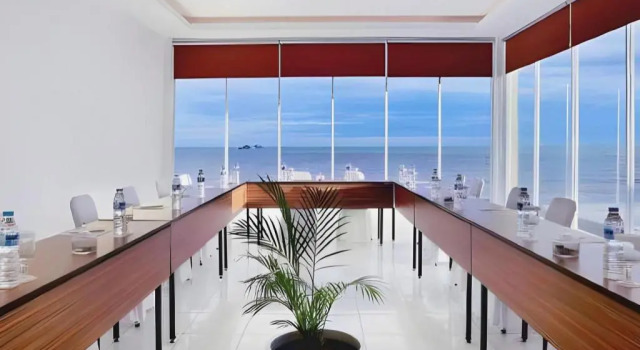 Horison Ultima Singkawang, Book Hotel Hotels in Kalimantan with a Pool, Swimming Pool
