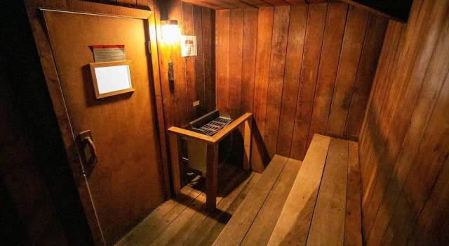 Spacious Slopeside Location by RedAwning