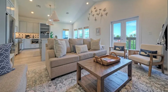 Luxury 4bdr Beach Retreat w/ Private Pool Walk to Dining + Shops Shore Thang