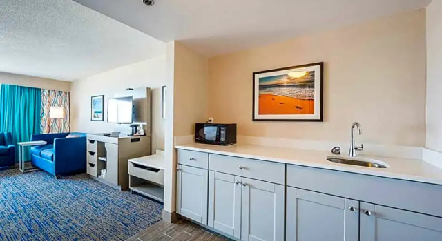 Двухместный Studio люкс с балконом и oceanfront Hampton Inn Virginia Beach Oceanfront North