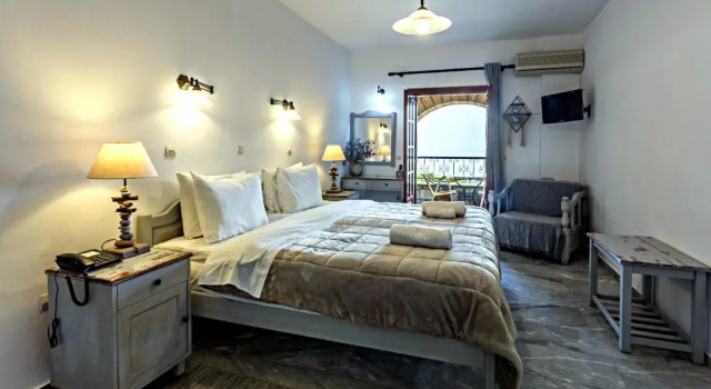 Студия Vardia Hotel