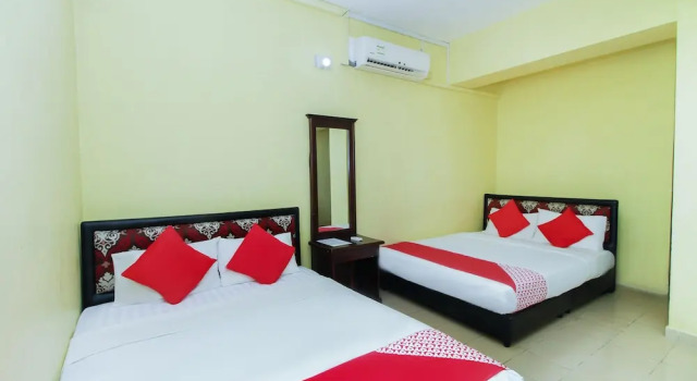 Четырёхместный семейный номер Standard Green Palace Colombo