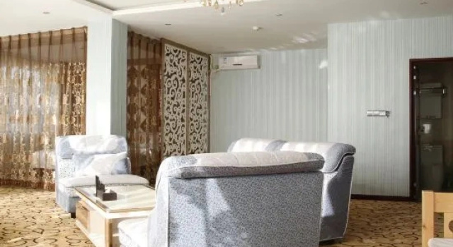 Четырёхместный семейный люкс Jia He Business Hotel