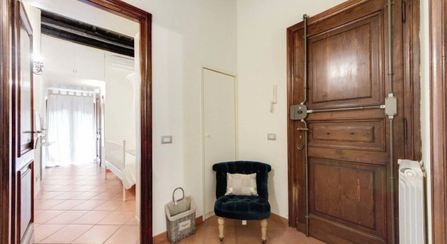 Elegant Apartment Behind the Colosseum, Забронировать Апартаменты/квартира Апартаменты Рима, рядом с Piazza della Madonna dei Monti, Апартаменты/квартира
