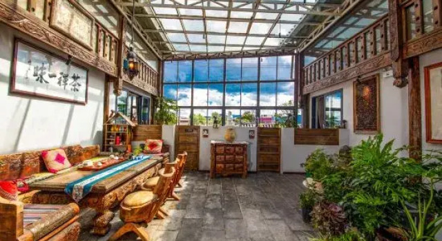 Lijiang LiuLigong 360 degrees Hot Spring Hotel, Забронировать Отель Лицзян Юньнань, рядом с Улица Сквер-стрит Древнего города Даянь
