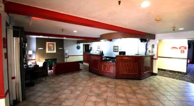 Norwood Inn and Suites - Roseville, Varaa Hotelli Hotellit Minnesota pysäköinnillä, Pysäköinti
