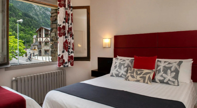 Трёхместный семейный номер Standard Hotel Palarine