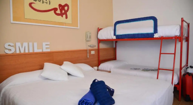 Четырёхместный номер Economy Hotel Domingo