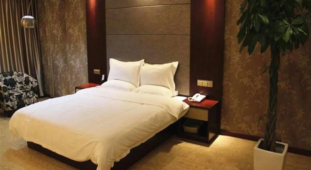 Двухместный номер Standard GreenTree Inn Nantong Tongzhou Shiji Avenue Jianghaihuangdu Express Hotel