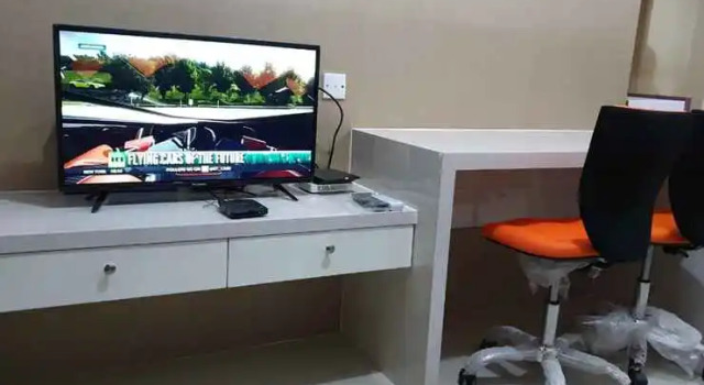 Apartment Jumbo 2 Bedroom at Tanglin Griya Gailen 5 (ELV), Varaa Huoneisto Hotellit Surabaya pysäköinnillä, lähellä Pakuwon Mall, Pysäköinti