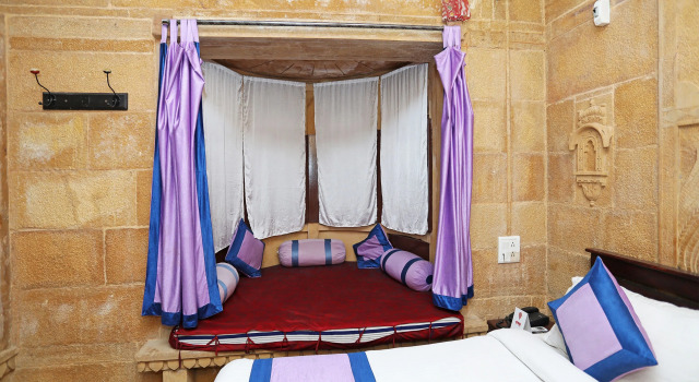 OYO 2578 Hotel Nirmal Haveli, Забронировать Отель Отели штата Раджастхана с парковкой, Парковка