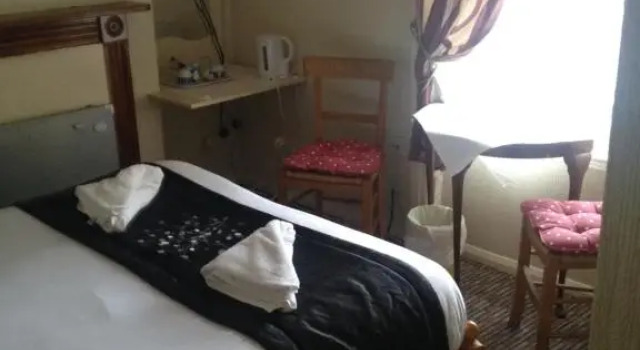 Sandpiper Guest House, Забронировать Гостевой дом Отели Исторического графства Суссекса с парковкой, Парковка